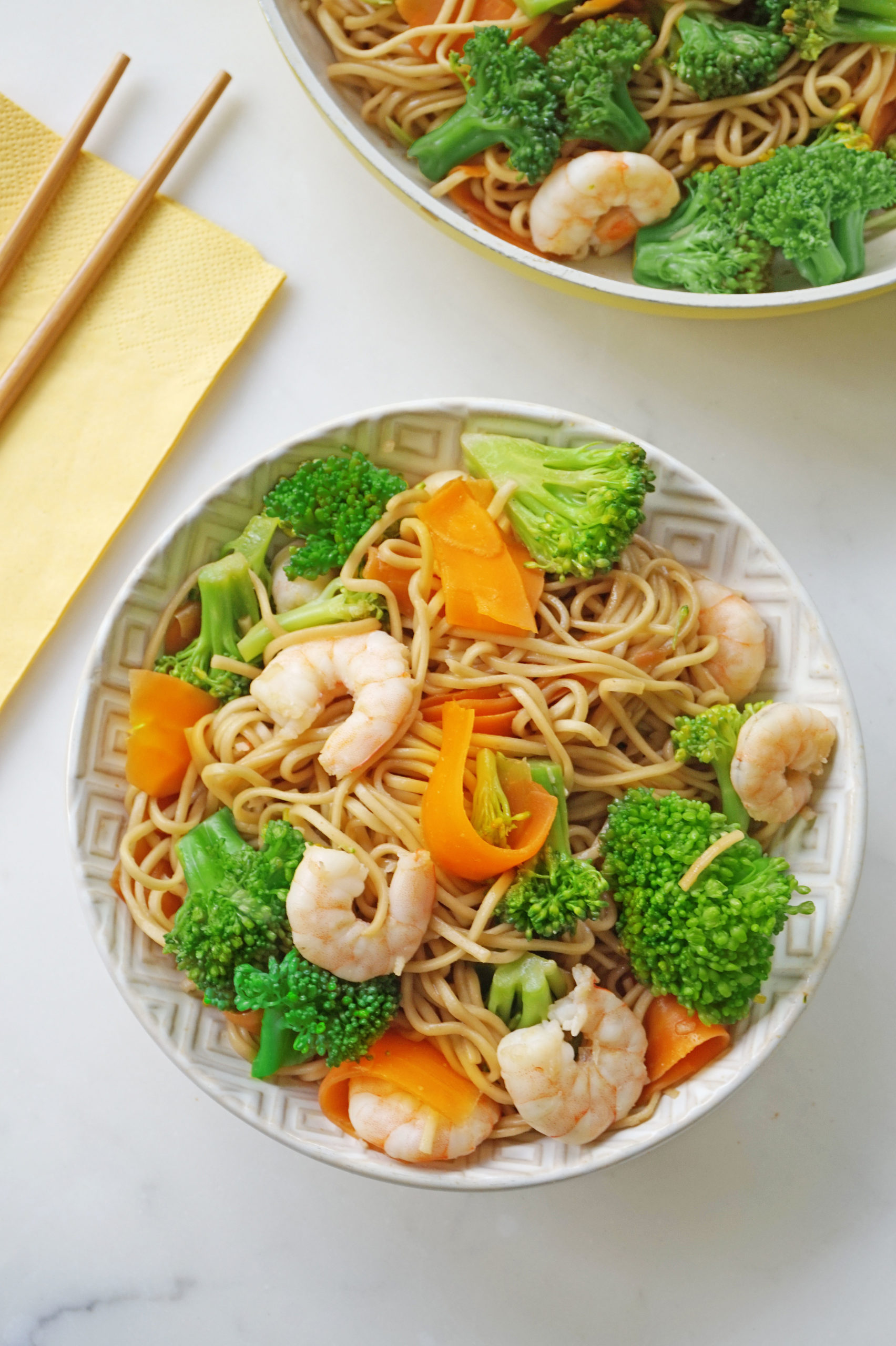 healthy-chinese-noodles-recipe-with-shrimps-and-broccoli-vlourish